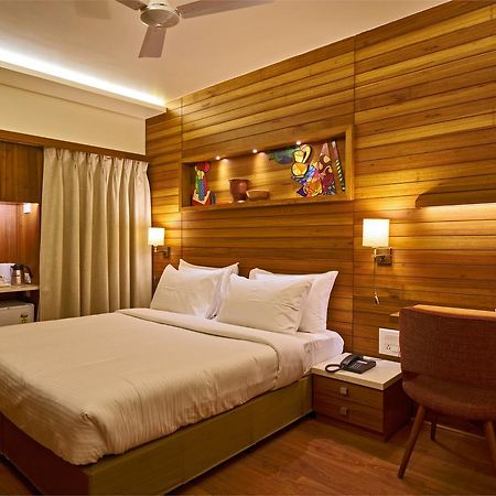 Hotel Atharv Top Rated Business Hotel In 콜라푸르 외부 사진