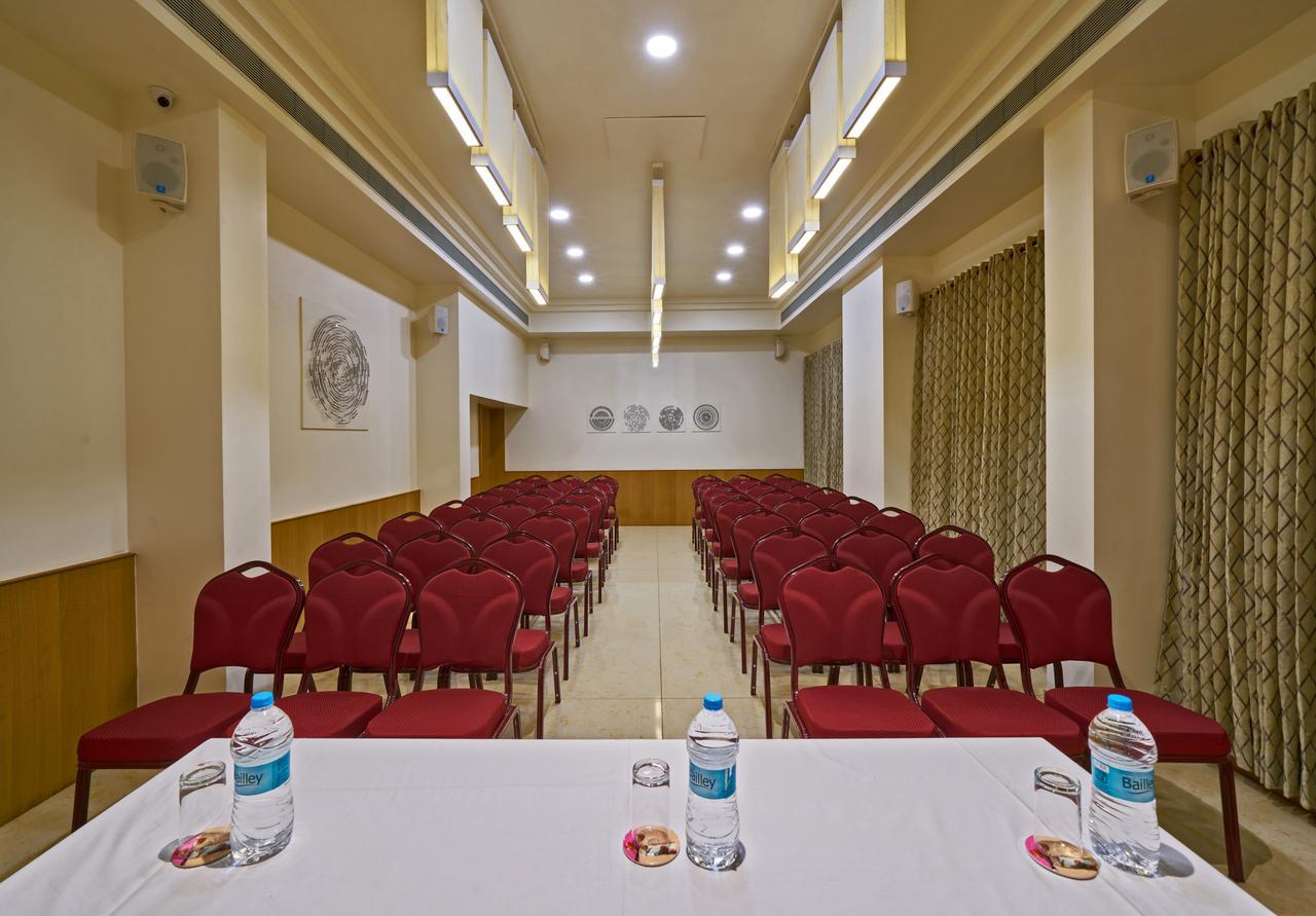 Hotel Atharv Top Rated Business Hotel In 콜라푸르 외부 사진