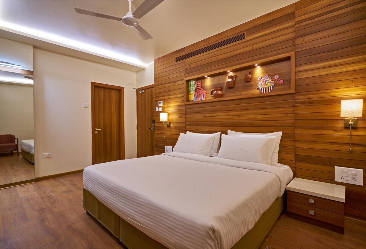 Hotel Atharv Top Rated Business Hotel In 콜라푸르 외부 사진
