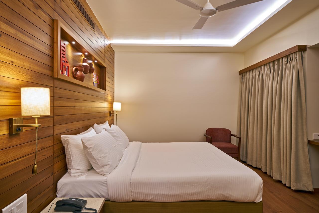 Hotel Atharv Top Rated Business Hotel In 콜라푸르 외부 사진