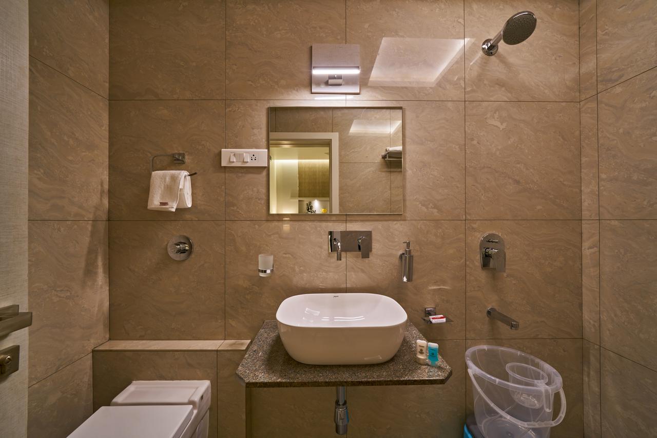 Hotel Atharv Top Rated Business Hotel In 콜라푸르 외부 사진
