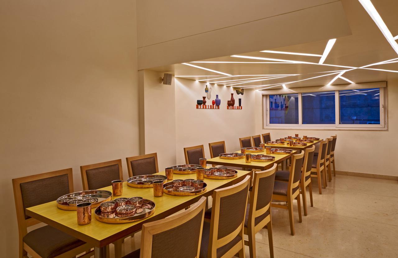 Hotel Atharv Top Rated Business Hotel In 콜라푸르 외부 사진