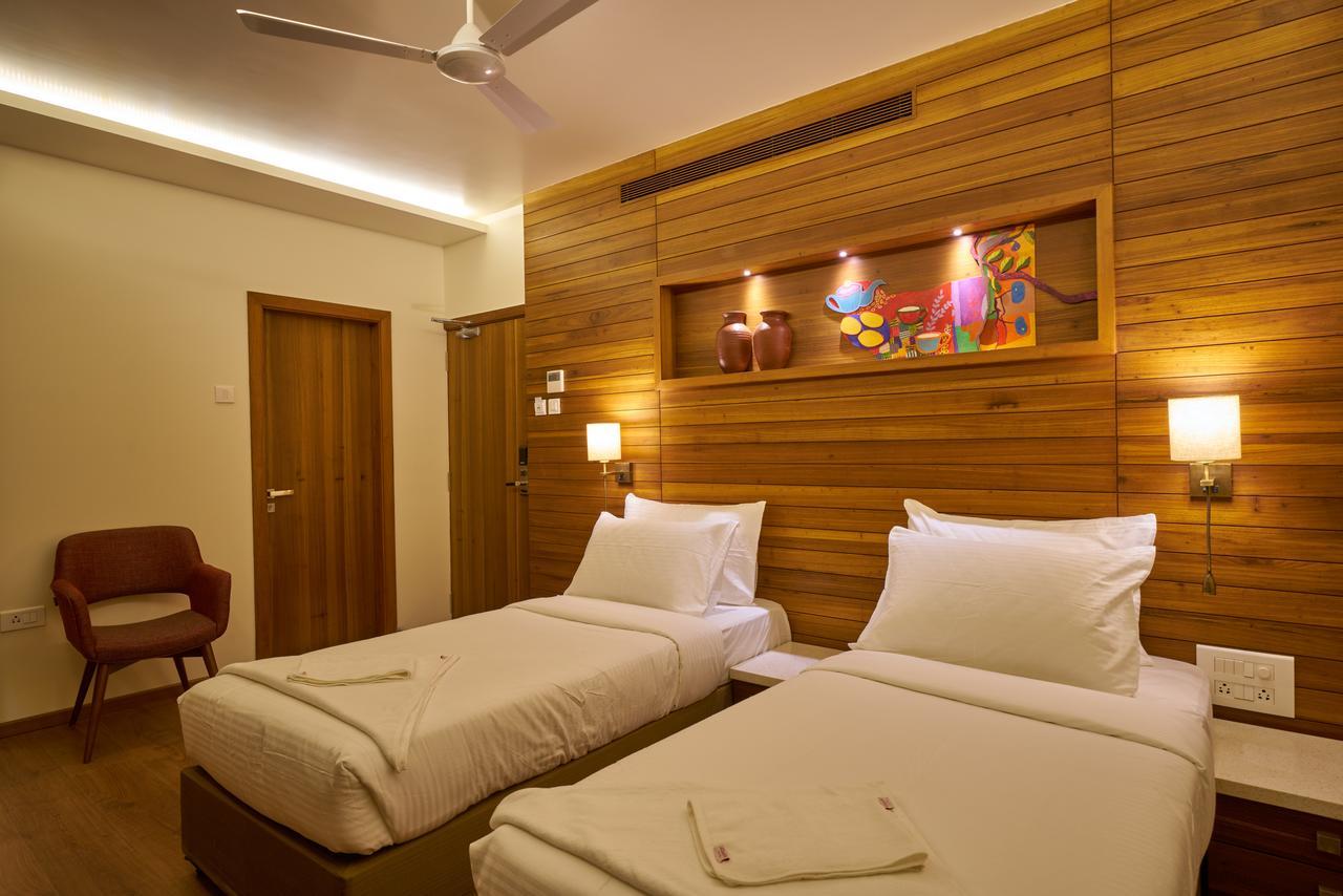 Hotel Atharv Top Rated Business Hotel In 콜라푸르 외부 사진