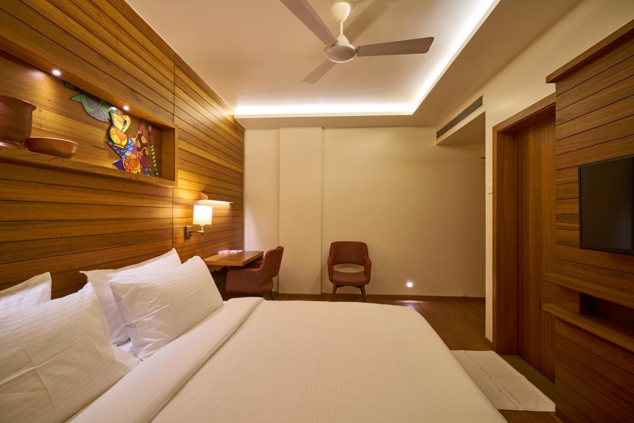 Hotel Atharv Top Rated Business Hotel In 콜라푸르 외부 사진