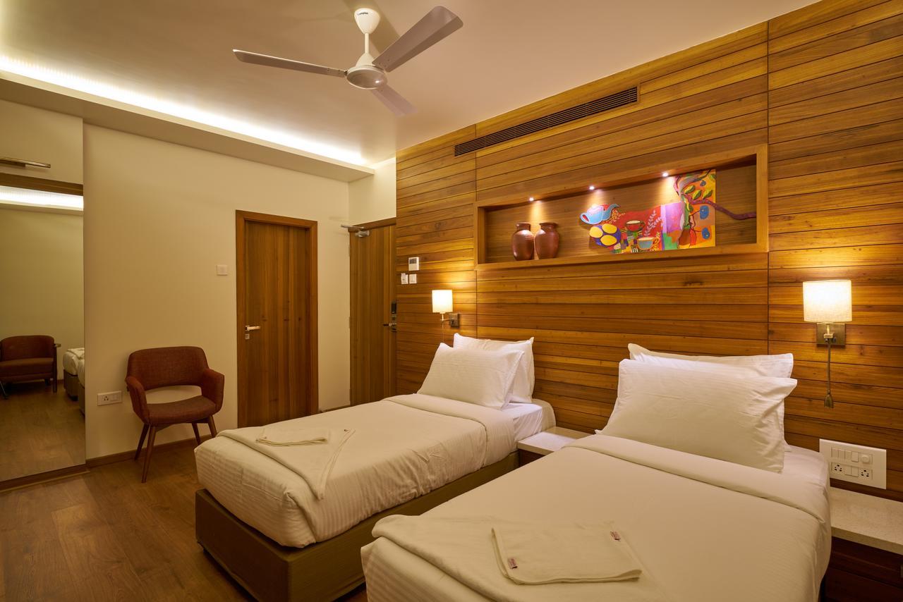 Hotel Atharv Top Rated Business Hotel In 콜라푸르 외부 사진