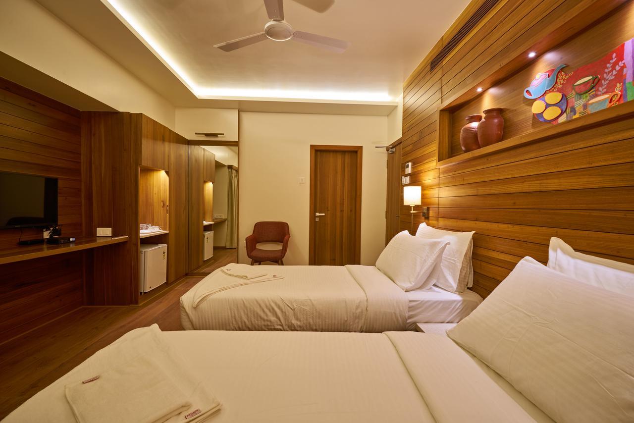 Hotel Atharv Top Rated Business Hotel In 콜라푸르 외부 사진