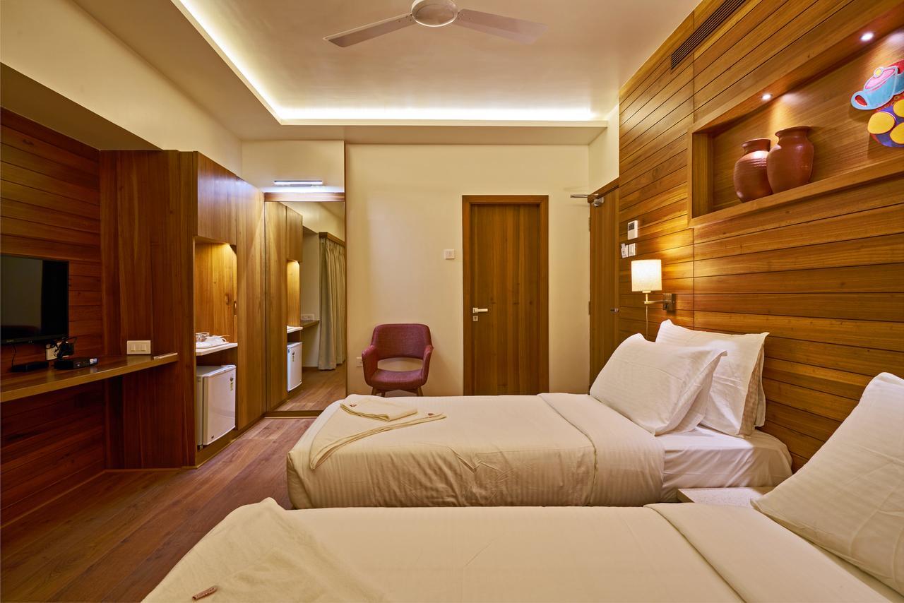 Hotel Atharv Top Rated Business Hotel In 콜라푸르 외부 사진