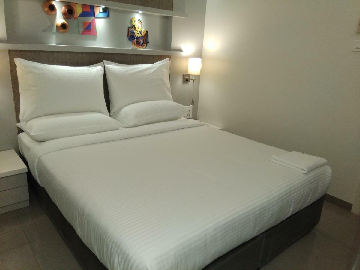 Hotel Atharv Top Rated Business Hotel In 콜라푸르 외부 사진