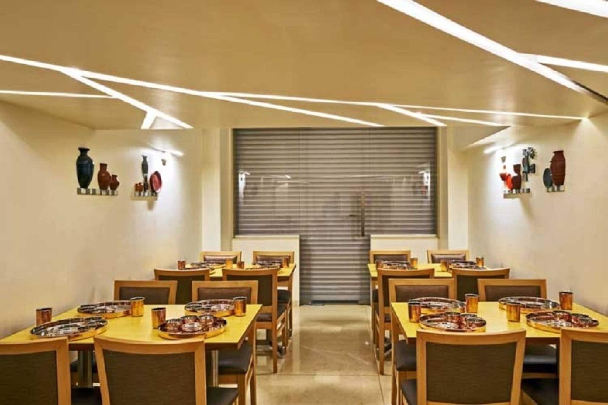 Hotel Atharv Top Rated Business Hotel In 콜라푸르 외부 사진